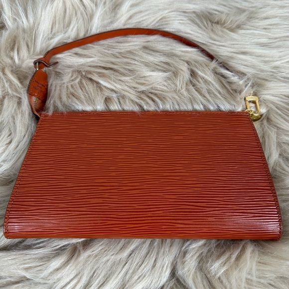 Louis Vuitton Epi Pochette - Picture 2 of 10